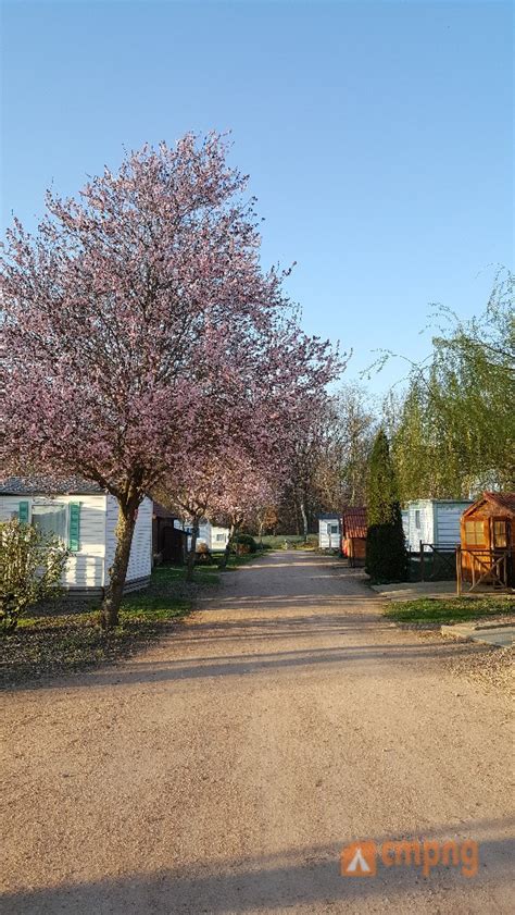 Camping Libertin La Roseraie in Brugheas, Allier ...